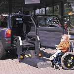 aangepaste bus met rolstoellift