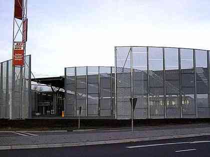 Tankstations, carwash, en autobedrijven. Bouwen, ontwerp en advies. Architectuur industriële archeologie.